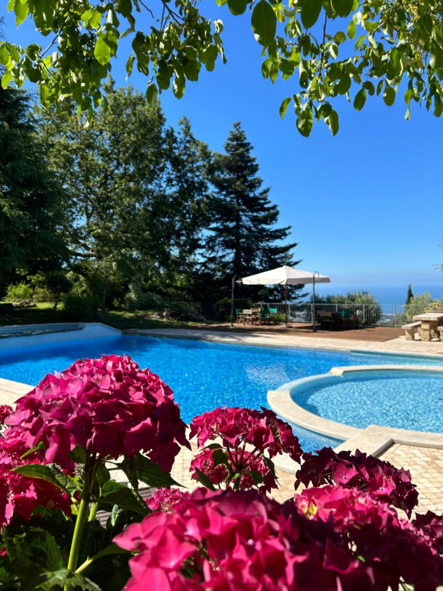 La Terrazza Sulla Versilia Pietrasanta Exterior foto